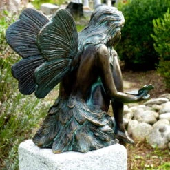Rottenecker Fee Sitzend Mit Schmetterling, Bronze, 36 X 13 X 25 Cm -Gartenbedarf Geschäft 0980306258 Fee sitzend mit Schmetterling H36xB13xT25cm1 75581